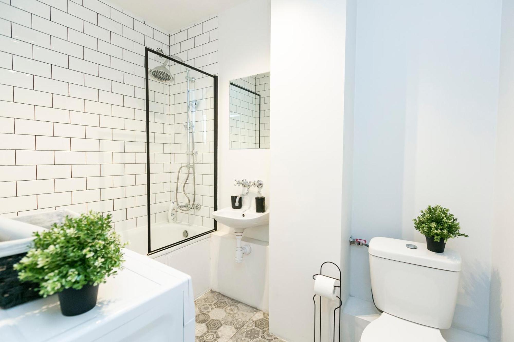 Nowogrodzka 78 - Apartament Dla 4 Osob - 200M Od Szpitala Klinicznego Na Lindleya - 1Km Do Dworca Centralnego - Wifi - Smart Tv 45 Cali Варшава Екстер'єр фото