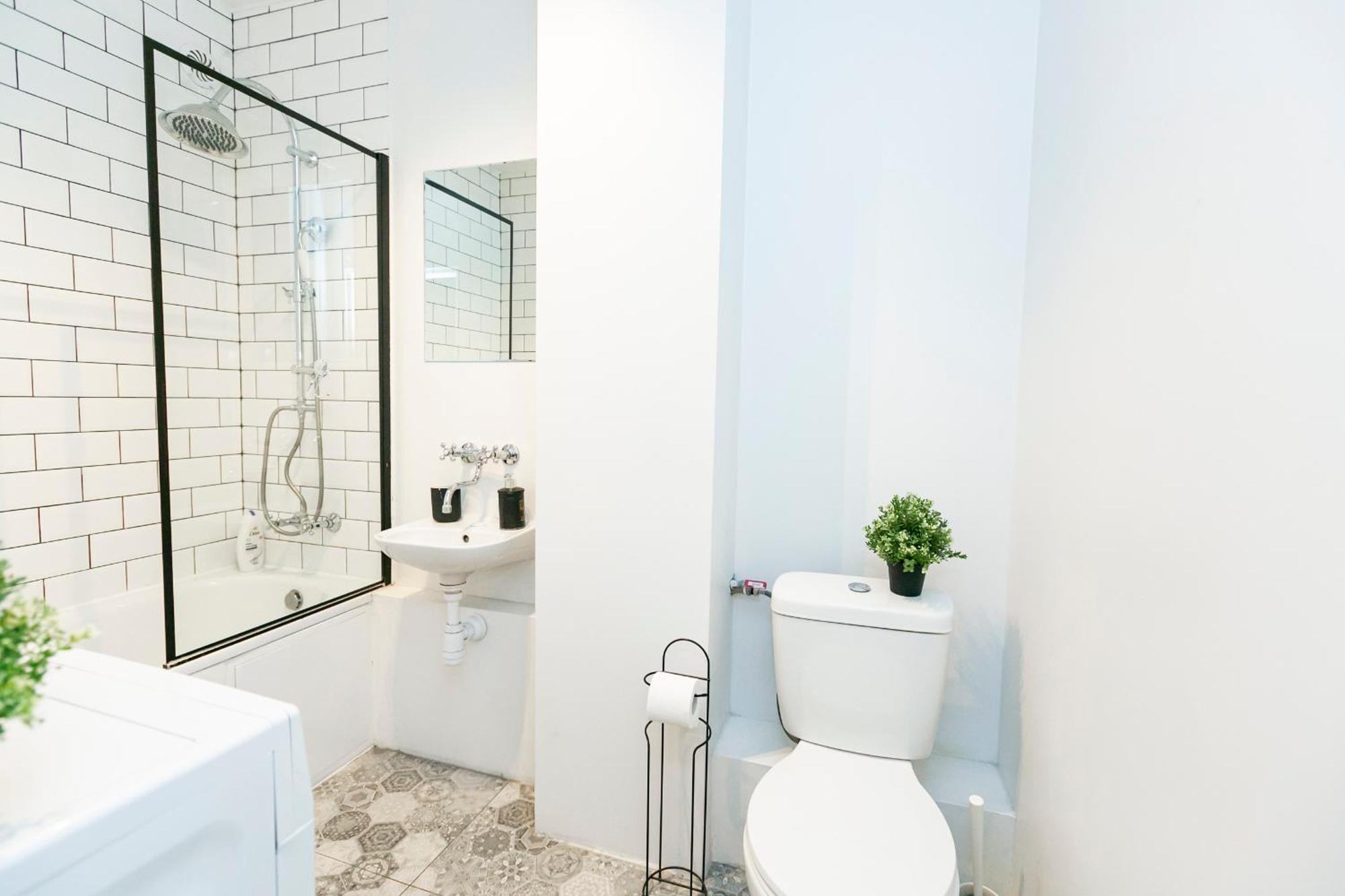 Nowogrodzka 78 - Apartament Dla 4 Osob - 200M Od Szpitala Klinicznego Na Lindleya - 1Km Do Dworca Centralnego - Wifi - Smart Tv 45 Cali Варшава Екстер'єр фото