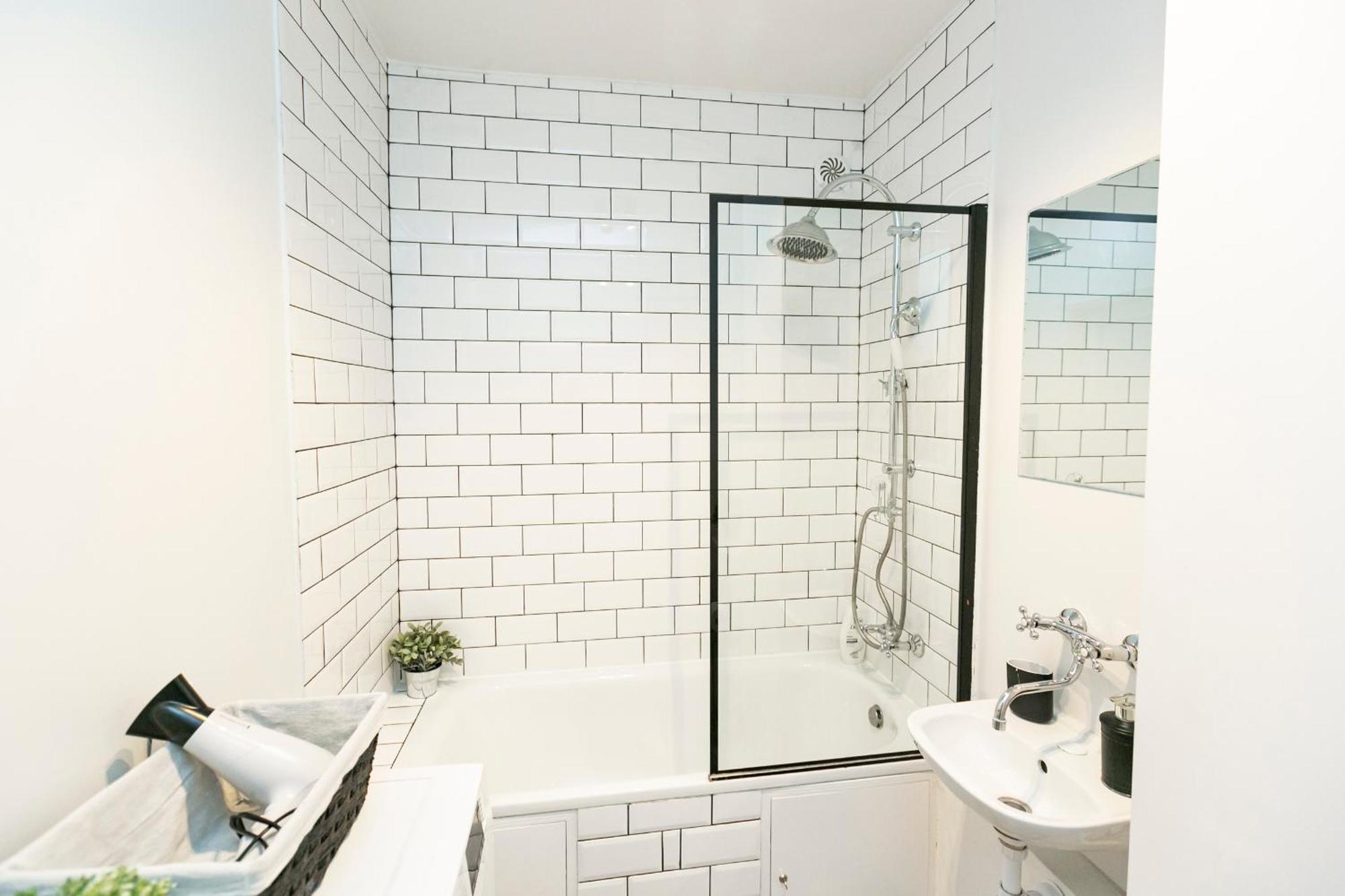 Nowogrodzka 78 - Apartament Dla 4 Osob - 200M Od Szpitala Klinicznego Na Lindleya - 1Km Do Dworca Centralnego - Wifi - Smart Tv 45 Cali Варшава Екстер'єр фото